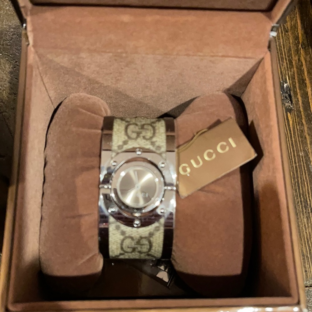 GUCCI WATCH